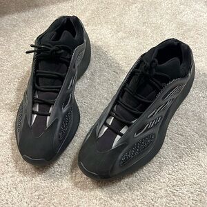 Adidas Yeezy 700v3 Alvah size 12